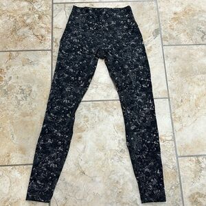 Lululemon Wunder Under leggings size 6